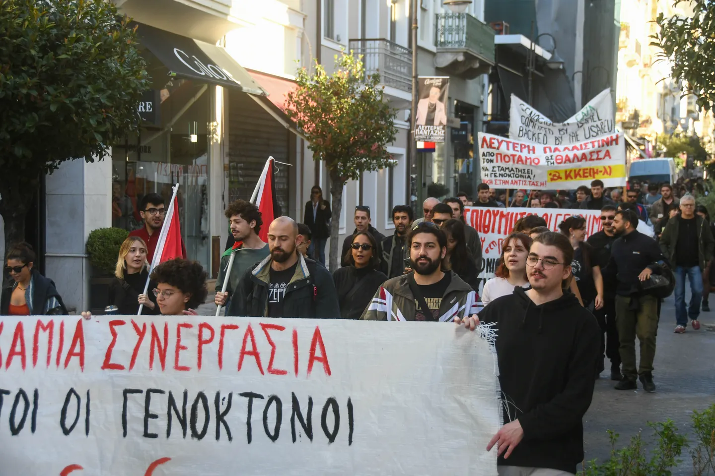 Greqi, protesta kundër anijes me turistë izraelitë në portin Patras