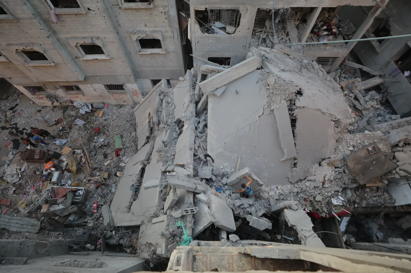 Vriten 63 palestinezë, përfshirë 24 fëmijë në sulmet izraelite në Gaza pavarësisht armëpushimit