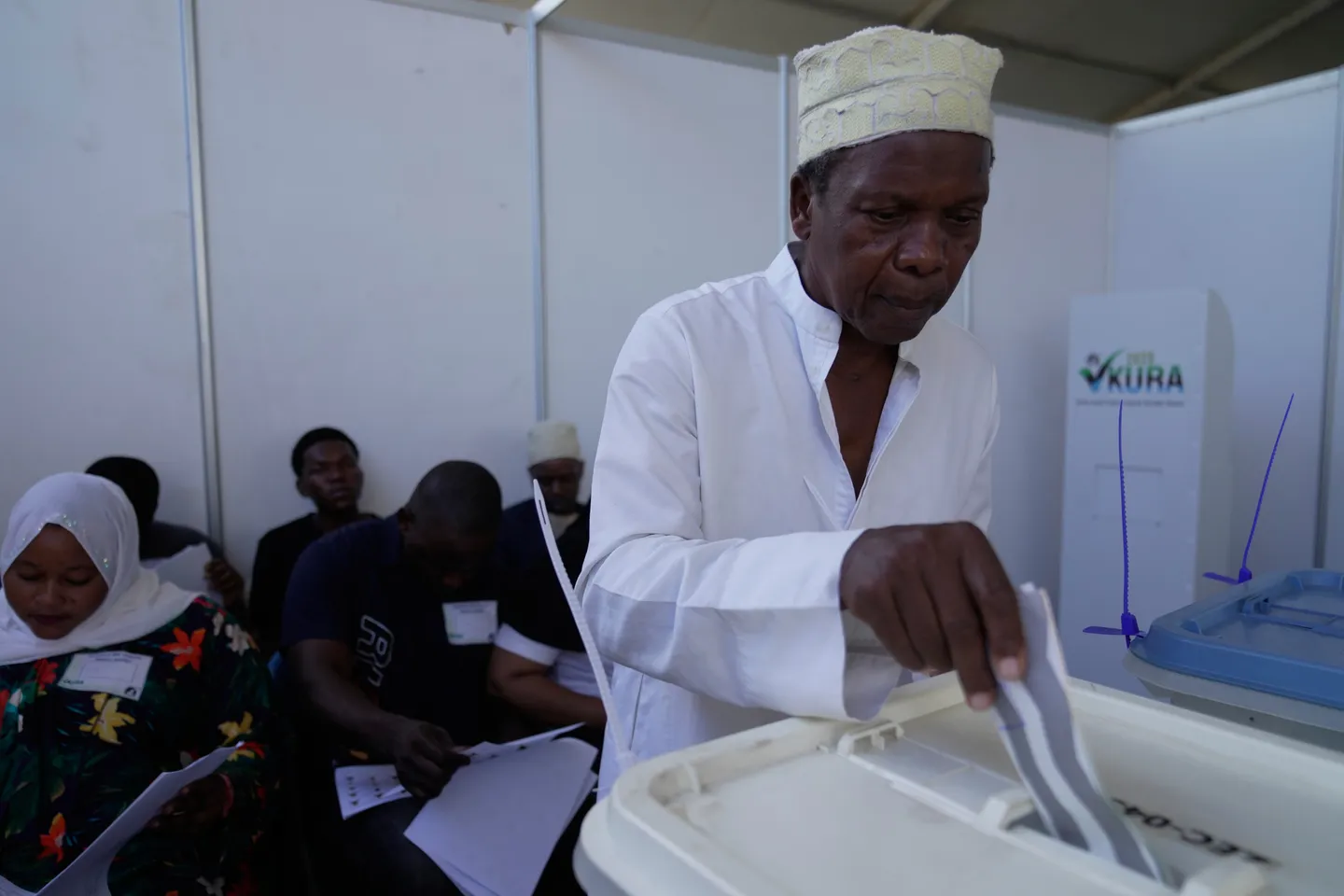 Tanzania election: Voting begins with incumbent Samia tipped to win
