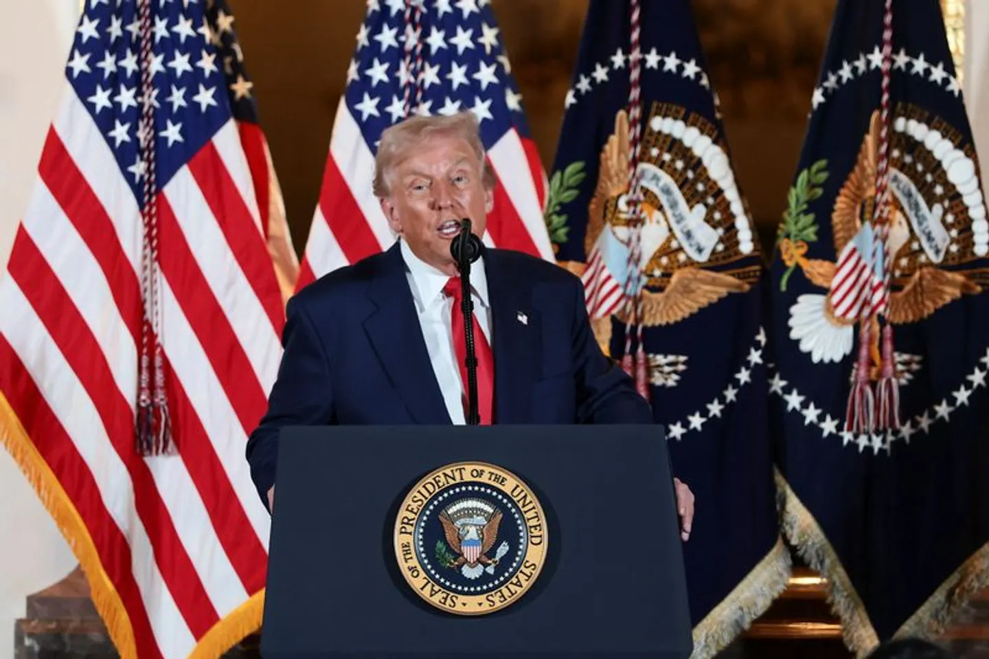 ئىسرائىلىيە ھۇجۇملىرىدىن كېيىنمۇ، ترامپ: «غەززەدىكى ئۇرۇش توختىتىش خەۋپ ئاستىدا ئەمەس» دېدى