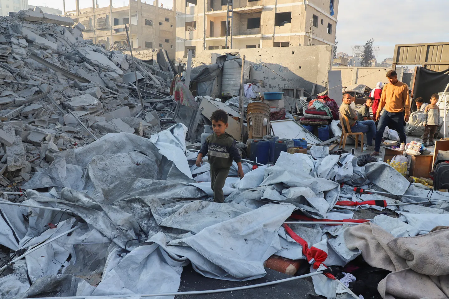 إسرائيل تخرق وقف النار مجدداً وتنشر "أسماء وهمية" على أنها لشهداء في غزة