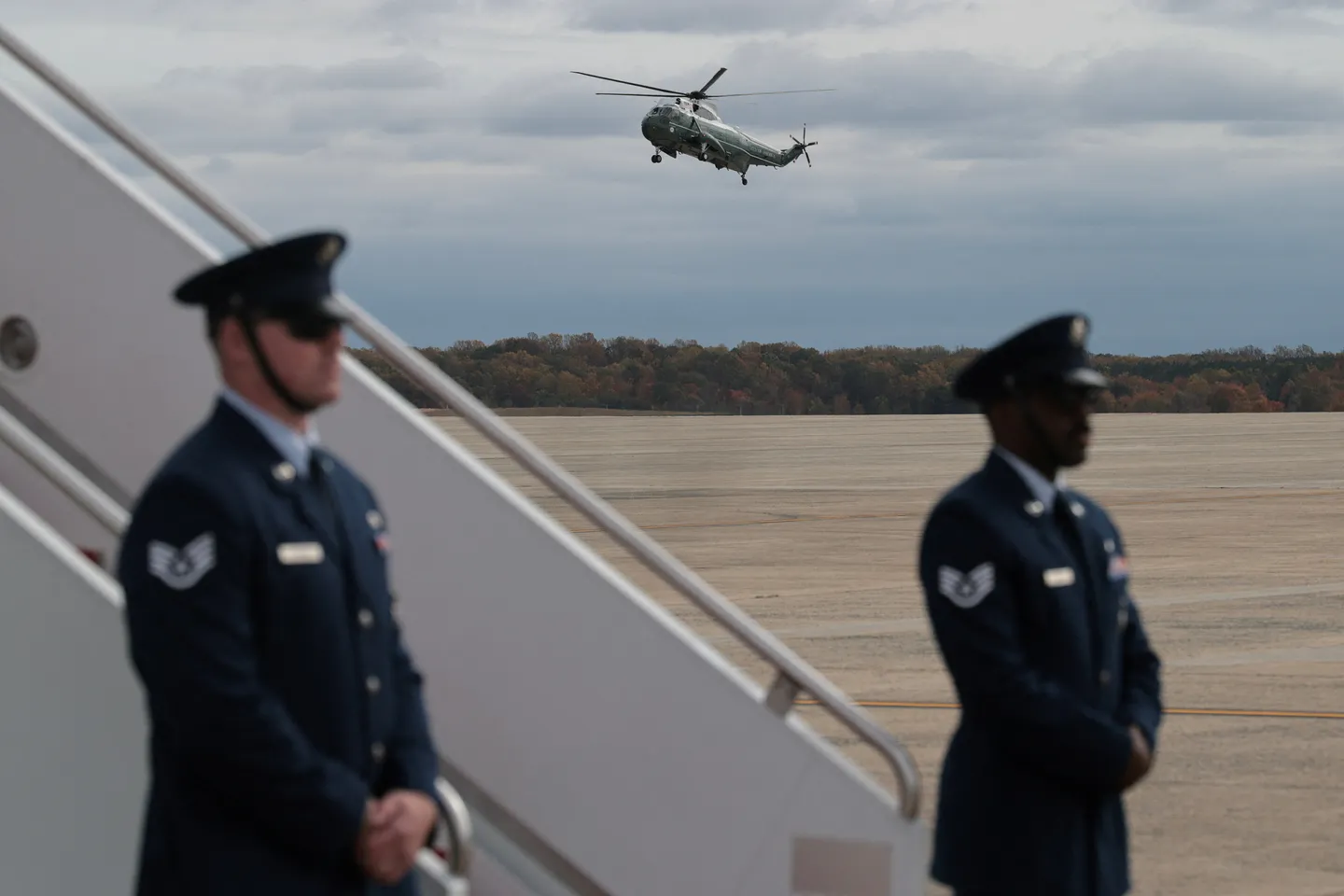 "يحوي مسحوقاً غامضاً".. طرد مشبوه في قاعدة آندروز الأمريكية يثير الذعر ويصيب عدة أشخاص