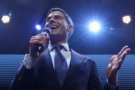 Exit poll suggests centrists win Dutch vote, beating far right