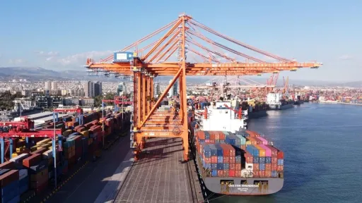 صادرات ترکیه در سال ۲۰۲۵ به رکورد تاریخی ۳۹۰ میلیارد دلار رسید