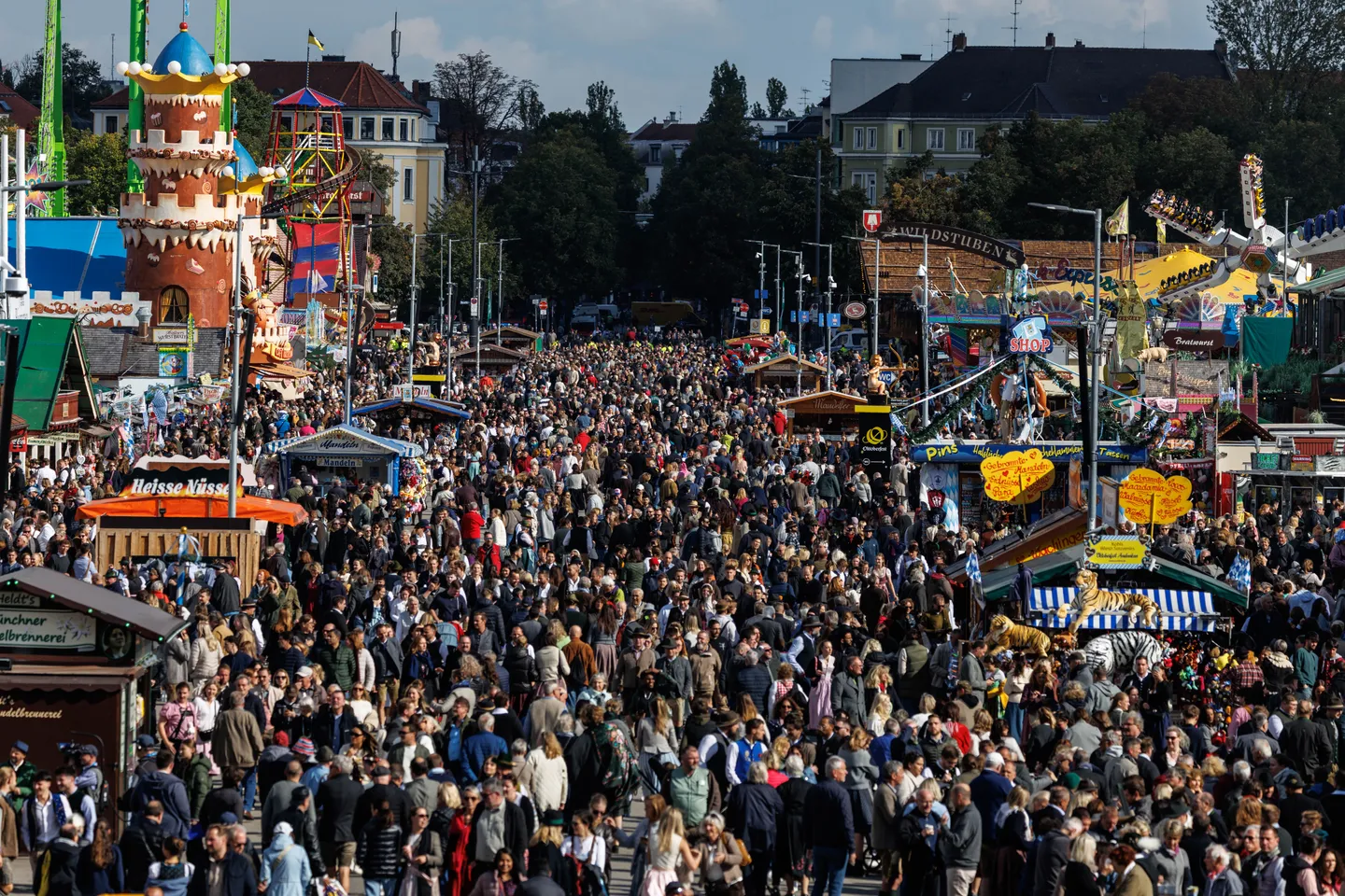 Polizei ermittelt nach Hitlergrüßen auf Oktoberfest