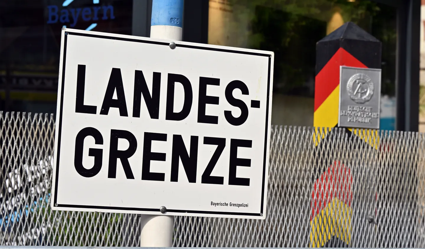 Umfrage: Ost-West-Spaltung auch 35 Jahre nach Wiedervereinigung