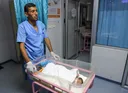 Gaza, en agonía pese a diálogo de tregua: bebés no tienen ni máscaras de oxígeno por bloqueo israelí