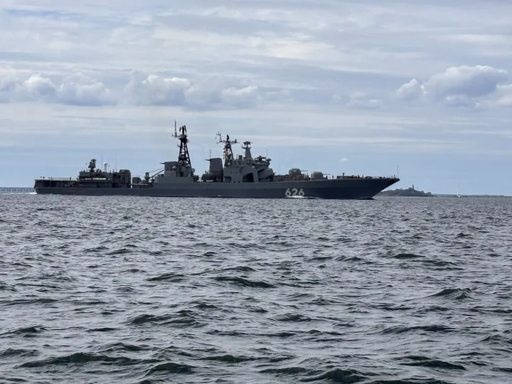 Russisch oorlogsschip gesignaleerd bij Duits eiland terwijl NAVO toeziet
