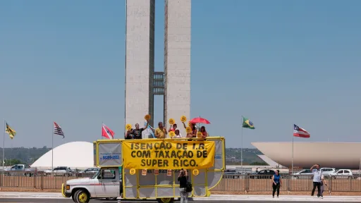 Legisladores brasileiros apoiam redução de impostos para a classe média