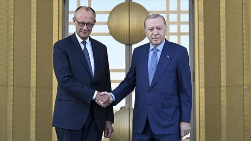 Претседателот Ердоган со официјална церемонија го пречека германскиот канцелар Мерц