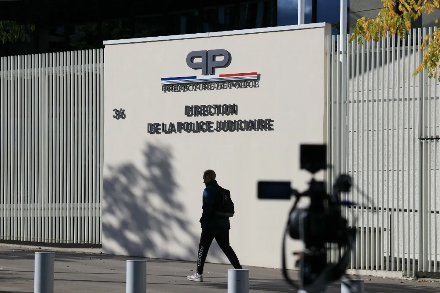 France: deux inculpations dans le casse du Louvre, les bijoux toujours introuvables