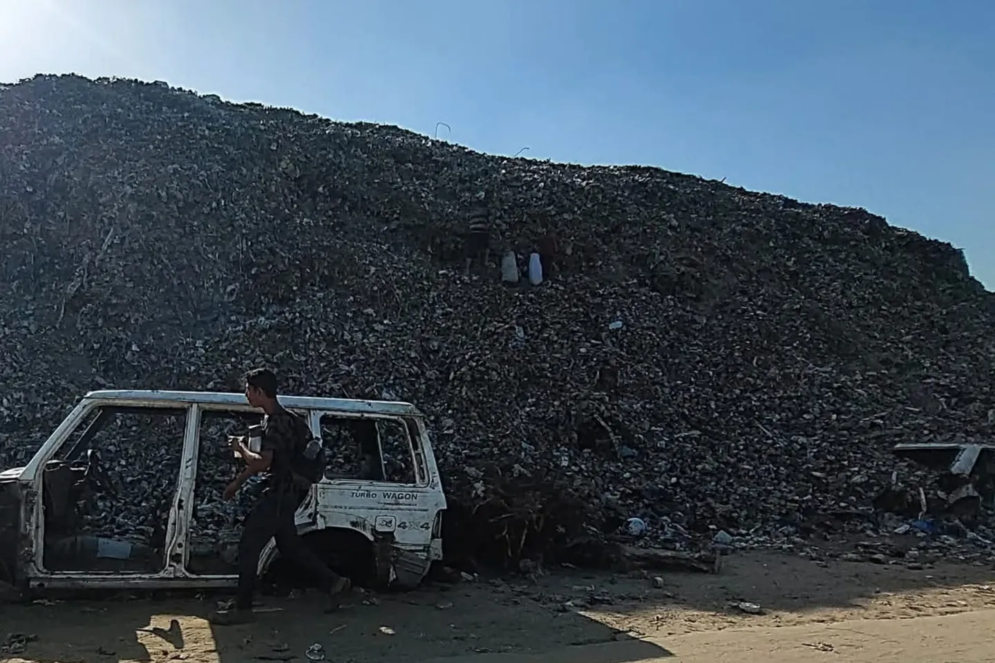 بعد الحرب والدمار.. كيف باتت غزة تواجه كارثة بيئية وصحية غير مسبوقة؟