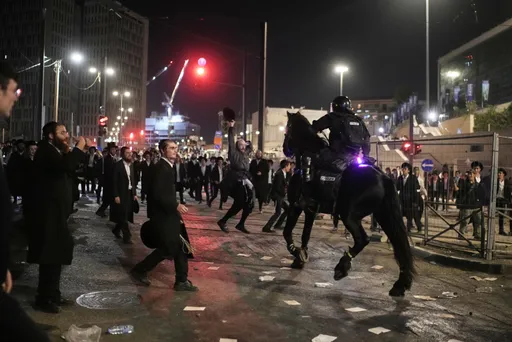 חייל חרדי חולץ ממחאה נגד גיוס בירושלים