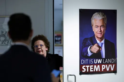Extreemrechts en centristen gaan nek aan nek nu Nederlandse verkiezingsuitslag onzeker is