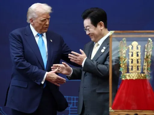 Trump afirma que foram alcançados importantes acordos económicos e de defesa com a Coreia do Sul