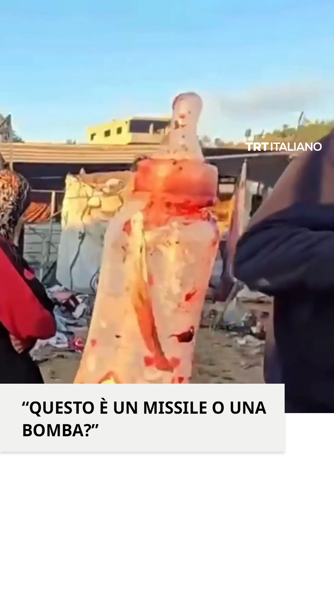 Un attacco aereo israeliano colpisce le tende che ospitano famiglie sfollate