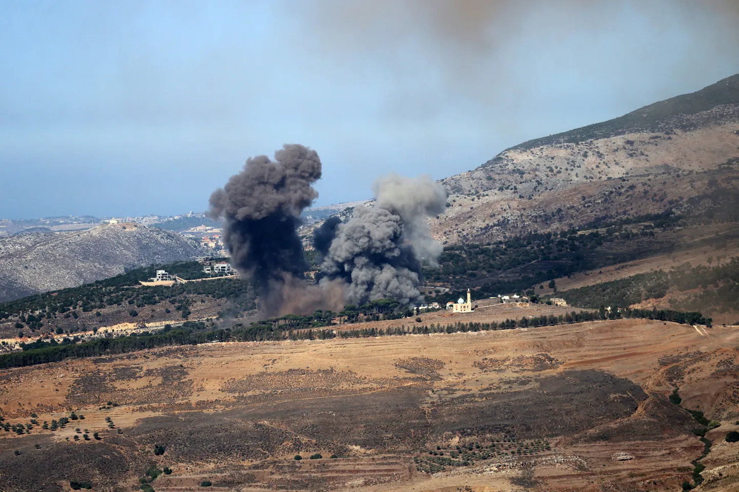 إسرائيل تبحث تصعيد هجماتها في لبنان بدعوى إعادة "حزب الله" بناء قدراته العسكرية