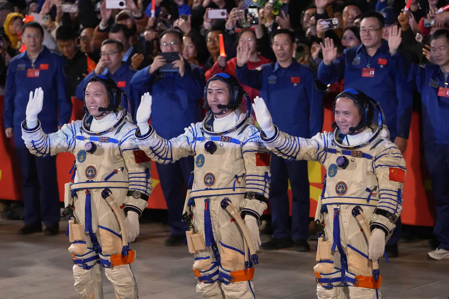 Тимот астронаути од кинеската вселенска станица се врати на Земјата