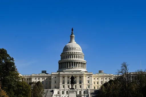 Political standoff plunges US into chaos amid record-long government shutdown