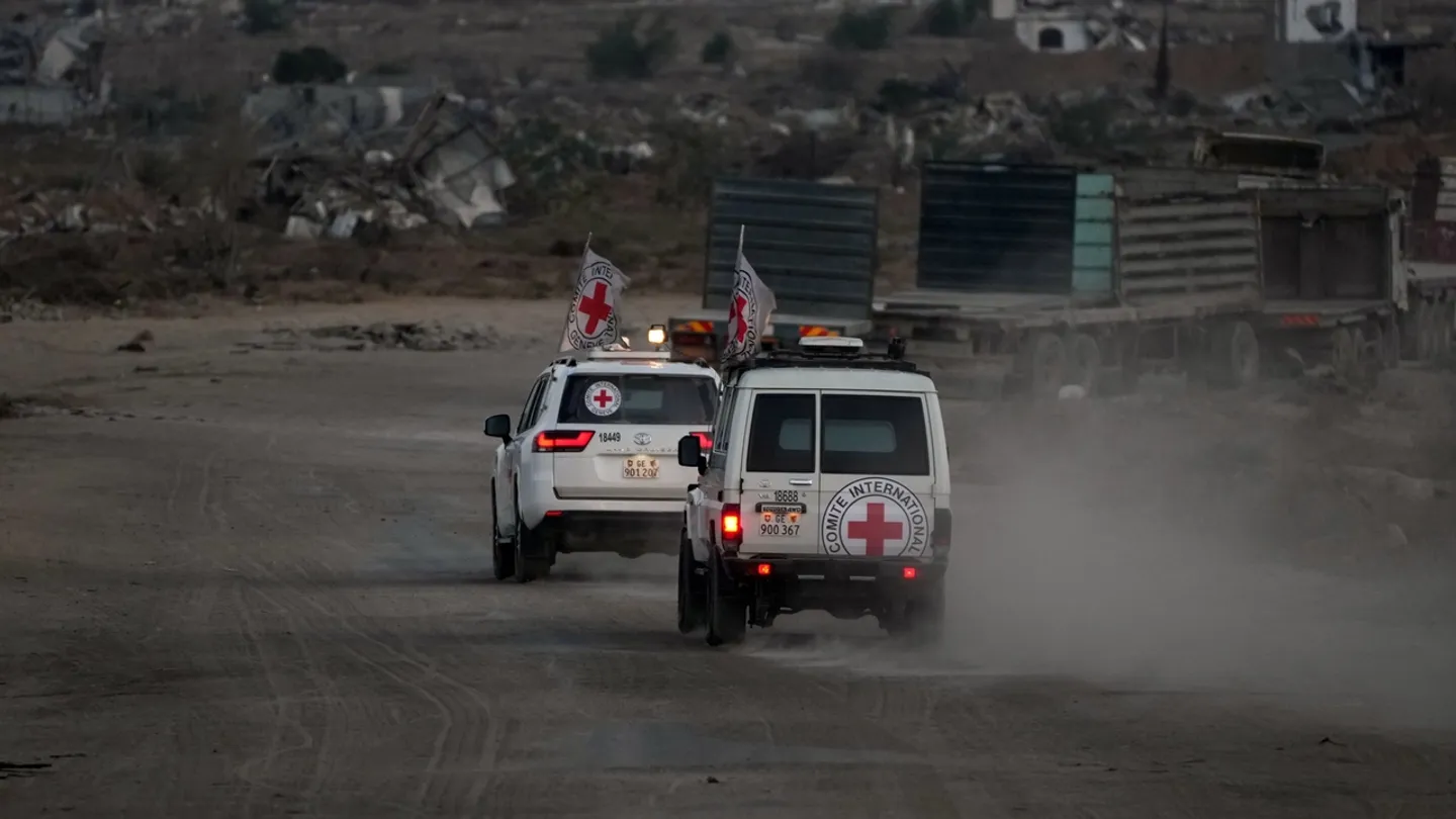 إعلام عبري: حماس تسلم إسرائيل 3 جثث جديدة يرجَّح أنها لأسرى في غزة