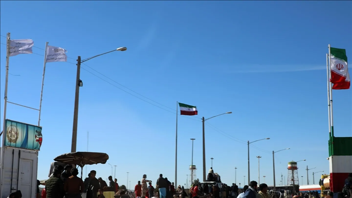 گفت‌وگوی اقتصادی مسئولان استان‌های مرزی ایران و افغانستان در مرز دوغارون