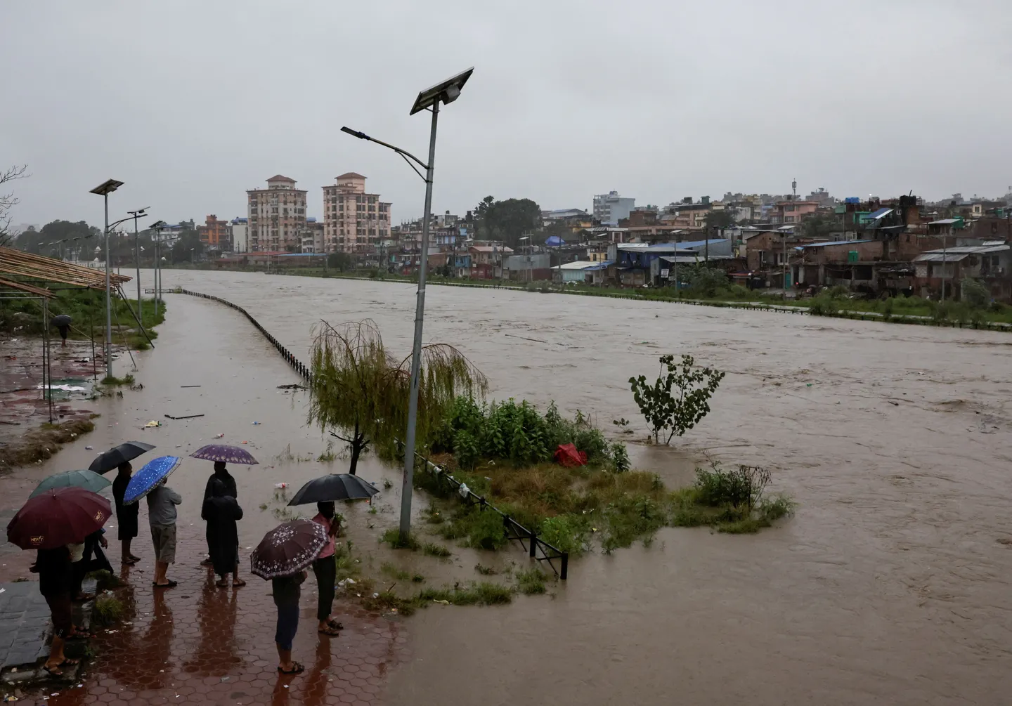 Desetine ubijenih i nestalih uslijed klizišta i poplava koje haraju Nepalom