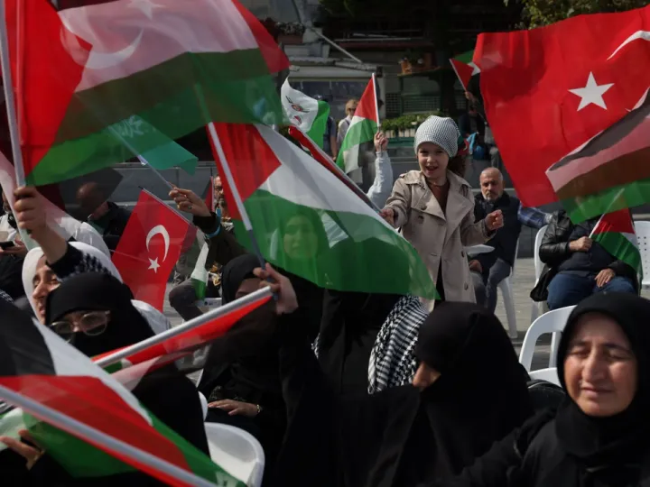 Global’ Sumud flotı aktivistları Törkiyägä qayttı