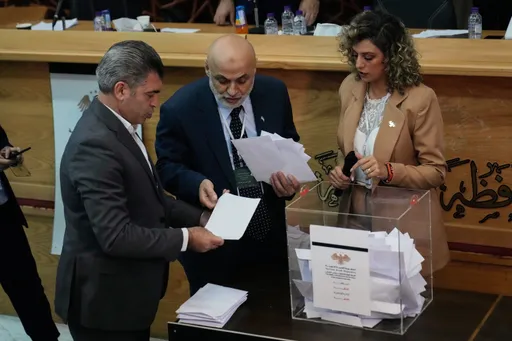 انتخابات مجلس الشعب السوري.. بدء فرز الأصوات في مراكز ومد الاقتراع بأخرى