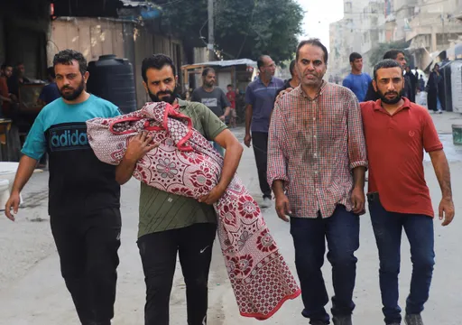 رغم مزاعم الاحتلال تقليص عملياته.. عشرات الشهداء بغزة وسط استمرار الهجمات وعرقلة دخول المساعدات