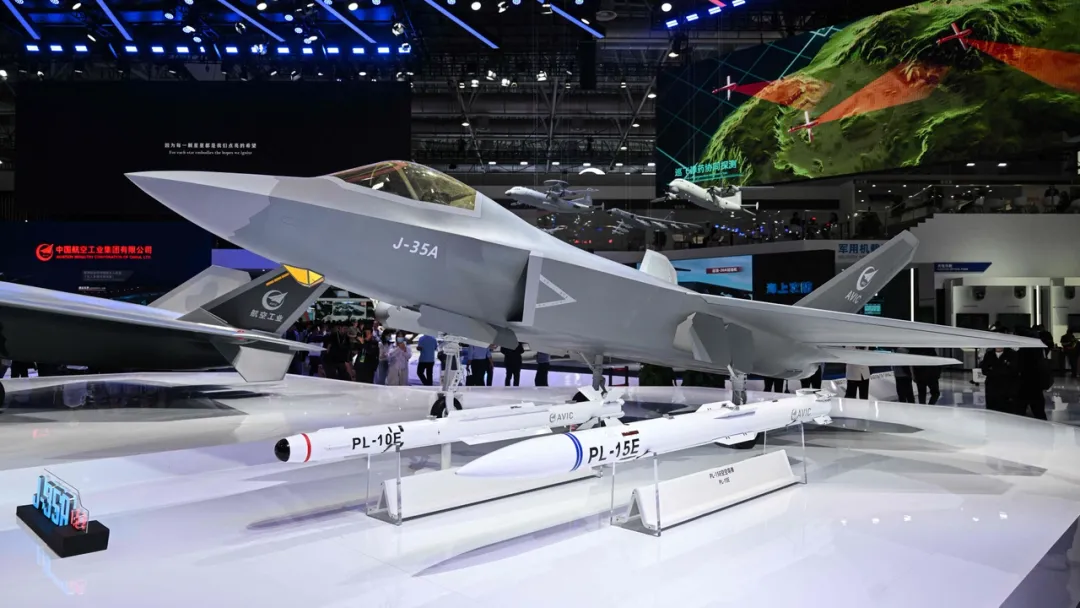 China revela caças J-35 em público pela primeira vez