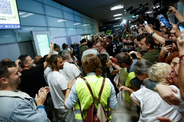 España recibe a grupo de activistas de la Flotilla Global Sumud detenidos por Israel