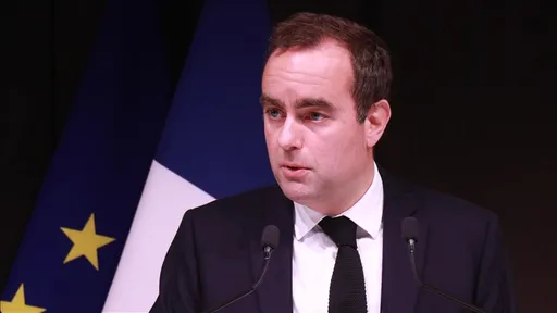 Kryeministri francez jep dorëheqje mes kritikave në rritje për kabinetin e ri