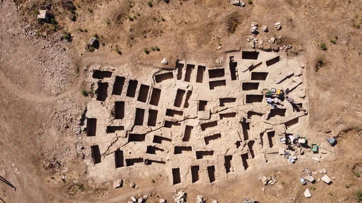 Türkiyədə 2 min 200 illik 60 qəbir aşkarlandı