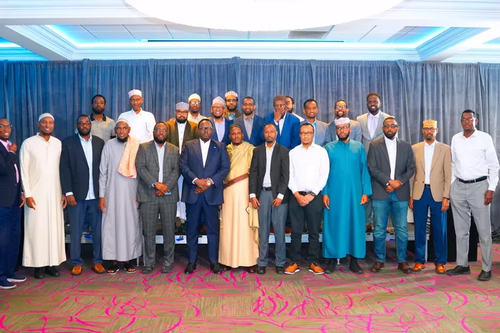 RW ku xigeenka Soomaaliya Saalax, oo la kulmay Soomaalida ku dhaqan Minnesota, Mareykanka