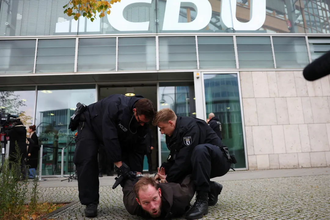 Polizeieinsatz bei Protest an CDU-Zentrale in Berlin