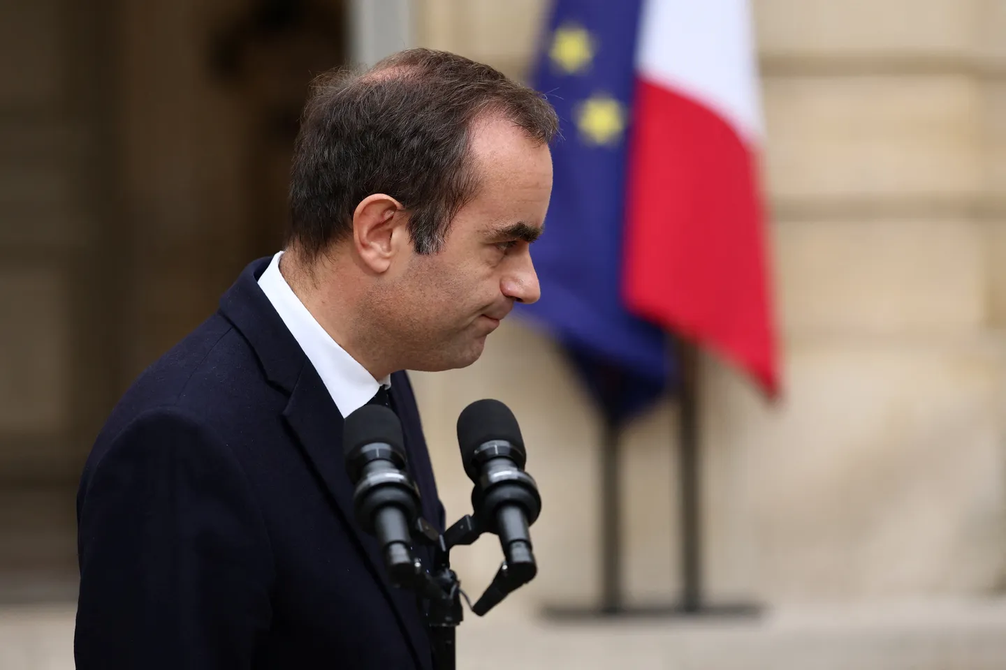 Démission de Lecornu : l'euro chute, les taux d'emprunt français grimpent
