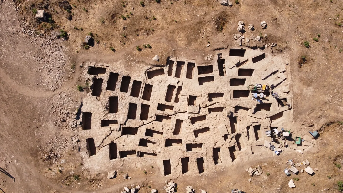 Archaeologists discover 60 tombs dating back 2,200 years in western Türkiye