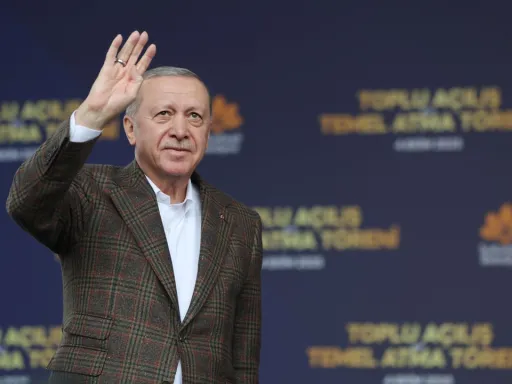 Presidente turco comemora 102º aniversário da libertação de Istambul