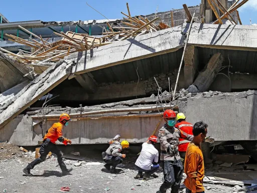 Termina os trabalhos de resgate no internato colapsado com 61 mortos confirmados na Indonésia