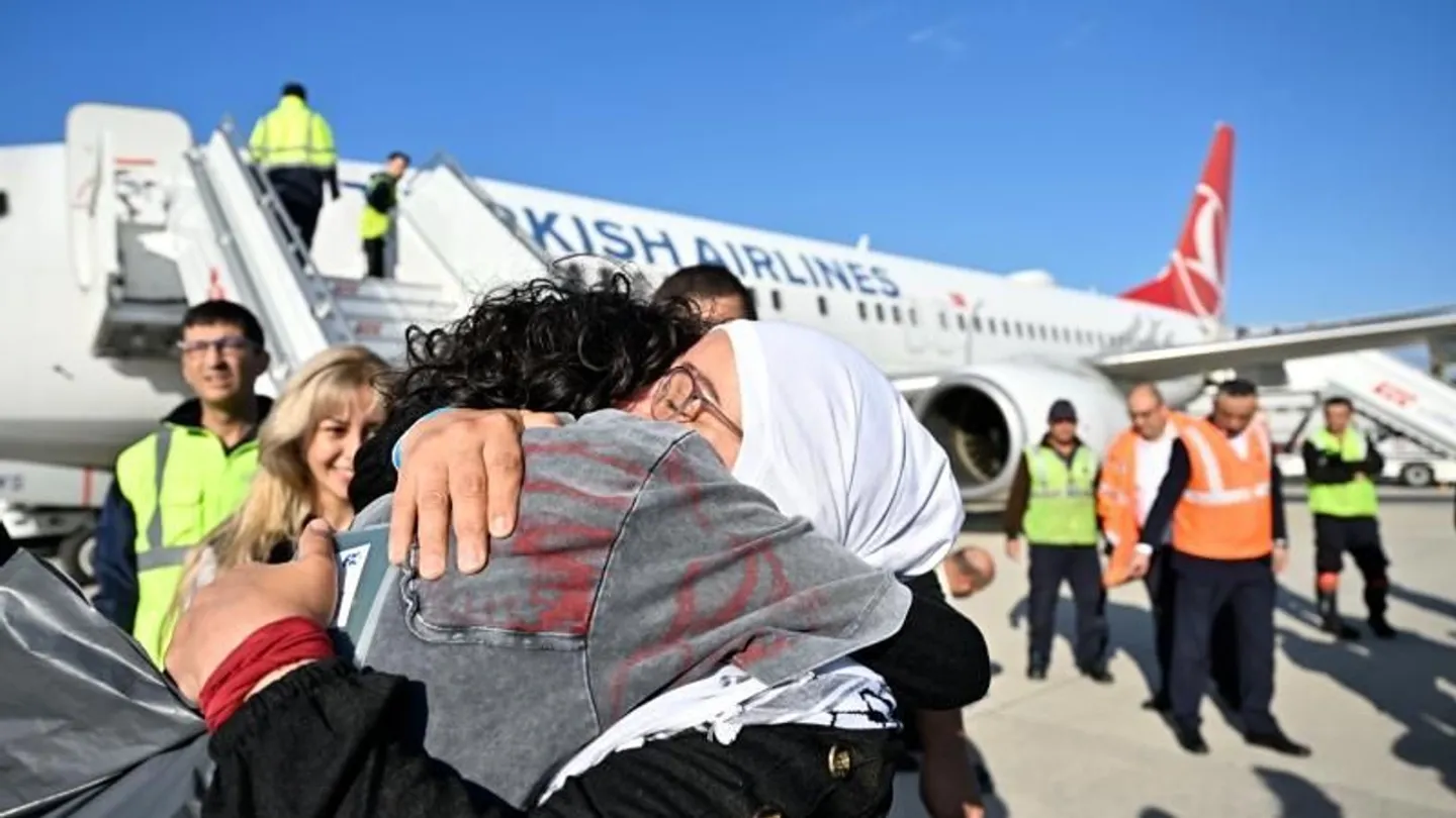 وصول 14 ناشطاً تركيّاً في "أسطول الصمود" إلى الأردن بعد احتجازهم من القوات الإسرائيلية