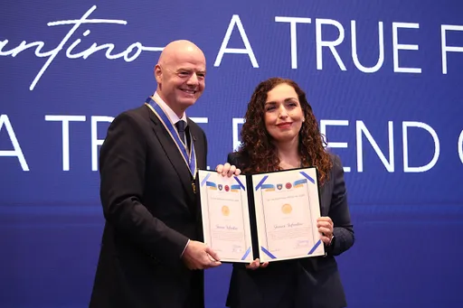Osmani dodijelila počasnu medalju predsjedniku FIFA-e Gianniju Infantinu