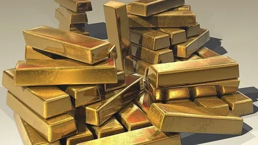الذهب يتخطى 4000 دولار للمرة الأولى في تاريخه