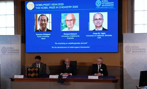 Tre shkencëtarë fitojnë Çmimin Nobel në Kimi për vitin 2025
