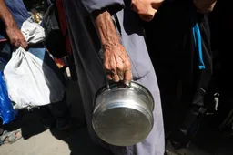 En Gaza, el miedo se sienta a la mesa: así se siente el trauma del hambre y la escasez