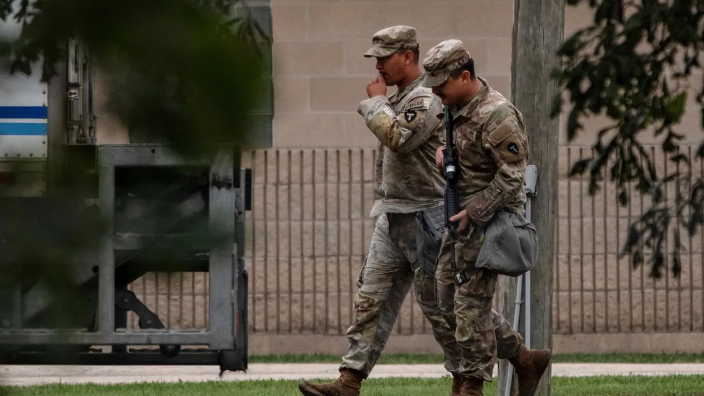 Tropas da Guarda Nacional chegam ao Illinois em meio ao plano de Trump de enviar forças para Chicago