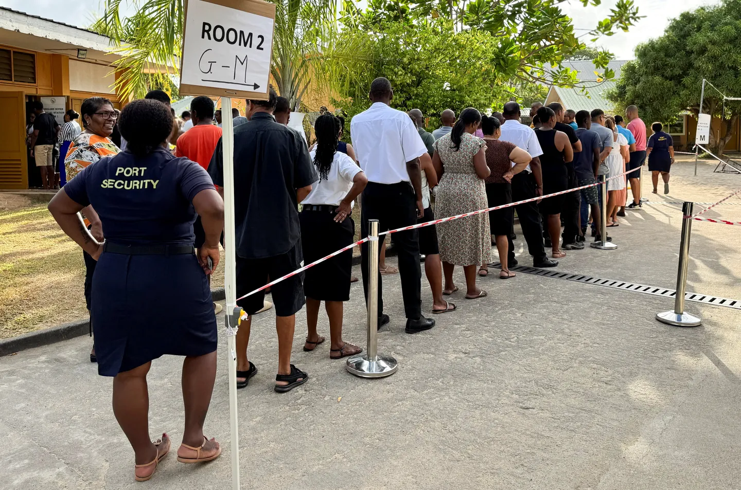 Voters return to polls for Seychelles presidential runoff