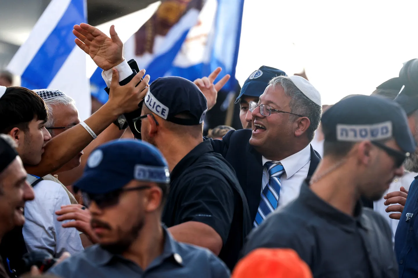 Israël : Ben Gvir milite pour la peine de mort, des prisonniers palestiniens à ses pieds