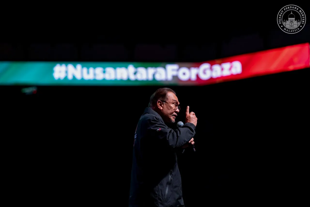 Anwar kecam kritikan terhadap bantuan kemanusiaan Malaysia ke Gaza