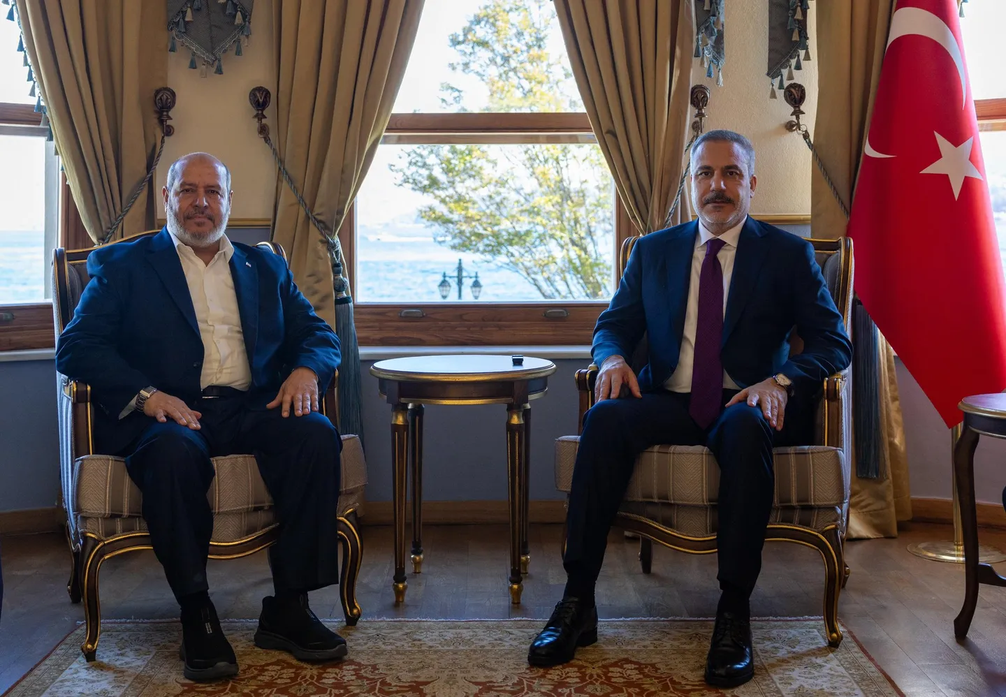 Ministri i Jashtëm turk takohet me anëtarët e byrosë politike të Hamasit në Istanbul