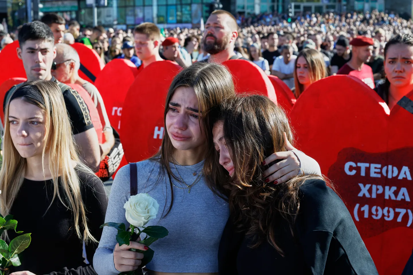 Tens of thousands protest in Serbia on deadly roof collapse anniversary